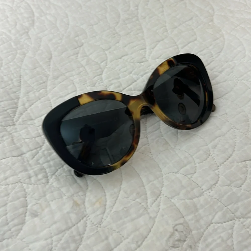 Burberry Sun glasses - Picture 2 of 5